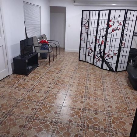 Omar'S Place - Shared Rooms ไมอามี ภายนอก รูปภาพ