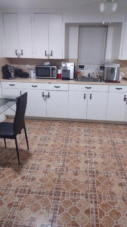 Omar'S Place - Shared Rooms ไมอามี ภายนอก รูปภาพ